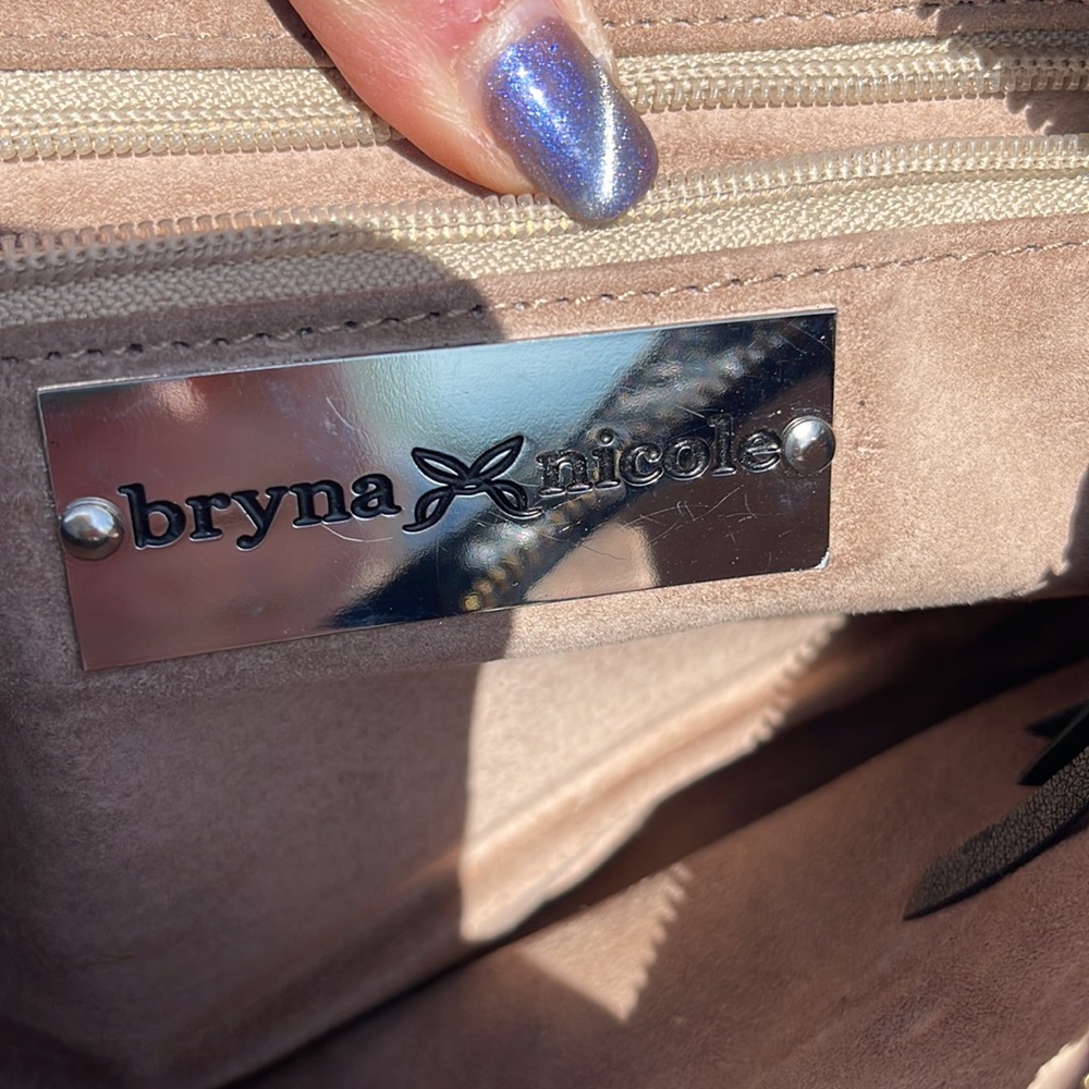 Bryna - Picture 5 of 9